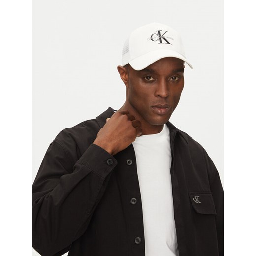Calvin Klein Jeans Czapka z daszkiem Monologo LV04G5065G Biały ze sklepu MODIVO w kategorii Czapki z daszkiem męskie - zdjęcie 182700642