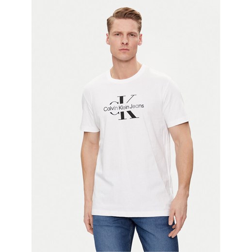 Calvin Klein Jeans T-Shirt Distrupted J30J325190 Biały Regular Fit ze sklepu MODIVO w kategorii T-shirty męskie - zdjęcie 182700971