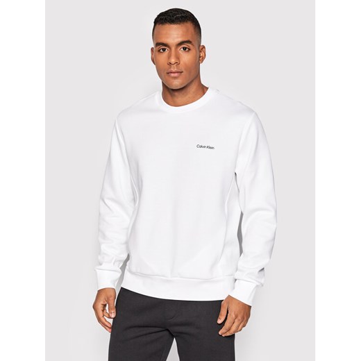 Calvin Klein Bluza K10K109926 Biały Relaxed Fit ze sklepu MODIVO w kategorii Bluzy męskie - zdjęcie 182701444