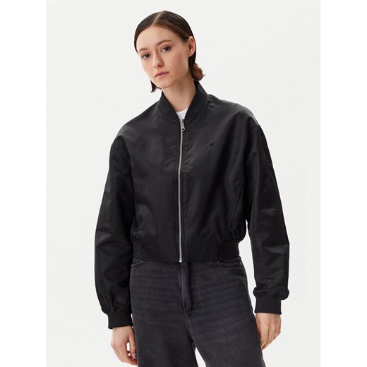 Calvin Klein Jeans Kurtka bomber Hero LV047B528G Czarny Relaxed Fit ze sklepu MODIVO w kategorii Kurtki damskie - zdjęcie 182701452