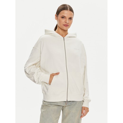 Calvin Klein Jeans Bluza Diffused J20J223533 Écru Regular Fit ze sklepu MODIVO w kategorii Bluzy damskie - zdjęcie 182701694