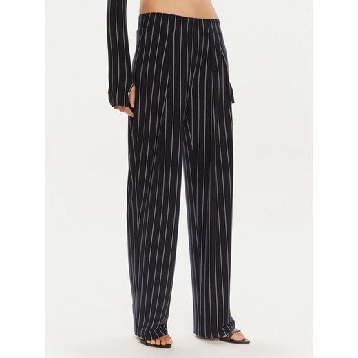 NORMA KAMALI Spodnie materiałowe KK1247PLC32642 Granatowy Relaxed Fit ze sklepu MODIVO w kategorii Spodnie damskie - zdjęcie 182701960