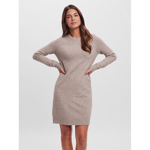 Vero Moda Sukienka dzianinowa 10215523 Beżowy Relaxed Fit ze sklepu MODIVO w kategorii Sukienki - zdjęcie 182702950