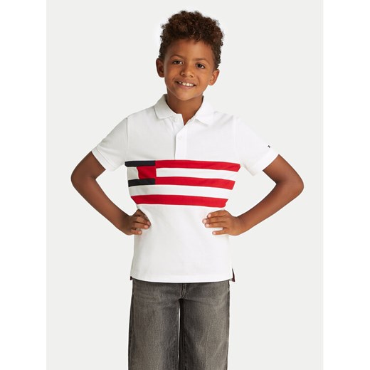 Tommy Hilfiger Polo KB0KB09528 D Biały Regular Fit ze sklepu MODIVO w kategorii T-shirty chłopięce - zdjęcie 182703364