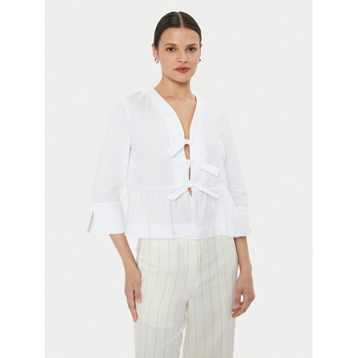 ViCOLO Bluzka TB1518 Biały Regular Fit ze sklepu MODIVO w kategorii Bluzki damskie - zdjęcie 182703623