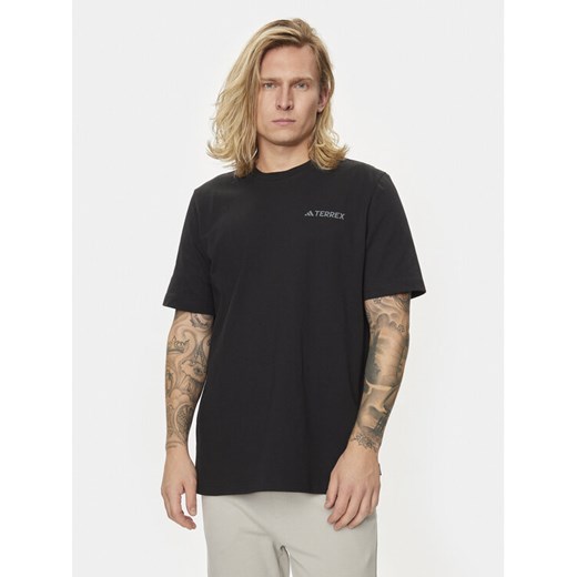 adidas T-Shirt Graphic IS0282 Czarny Regular Fit ze sklepu MODIVO w kategorii T-shirty męskie - zdjęcie 182703792