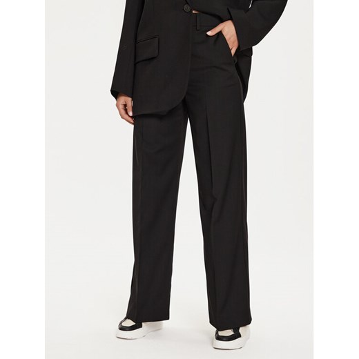 Weekend Max Mara Spodnie materiałowe Visivo 2425136041 Czarny Relaxed Fit ze sklepu MODIVO w kategorii Spodnie damskie - zdjęcie 182705432