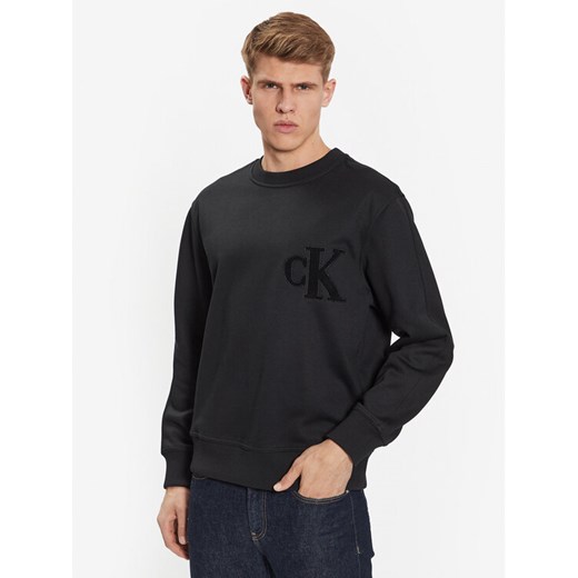 Calvin Klein Jeans Bluza J30J323454 Czarny Regular Fit ze sklepu MODIVO w kategorii Bluzy męskie - zdjęcie 182706062