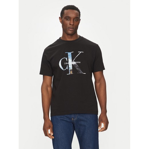 Calvin Klein Jeans T-Shirt Photo Monogram J30J327483 Czarny Regular Fit ze sklepu MODIVO w kategorii T-shirty męskie - zdjęcie 182706134