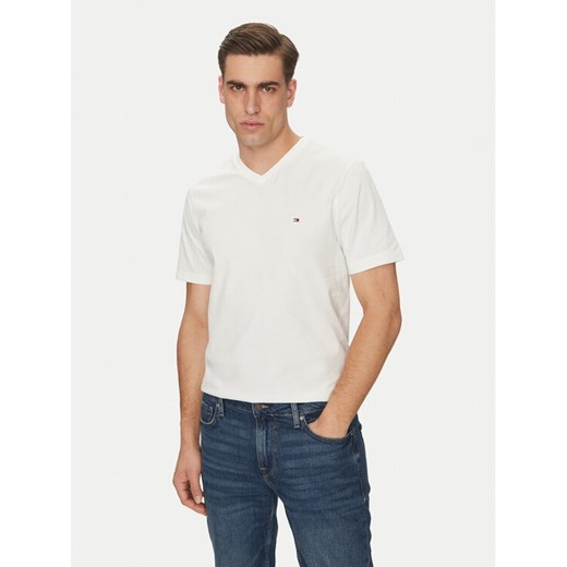 Tommy Hilfiger T-Shirt Essential V-Neck Tee MW0MW39249 Biały Regular Fit ze sklepu MODIVO w kategorii T-shirty męskie - zdjęcie 182707262