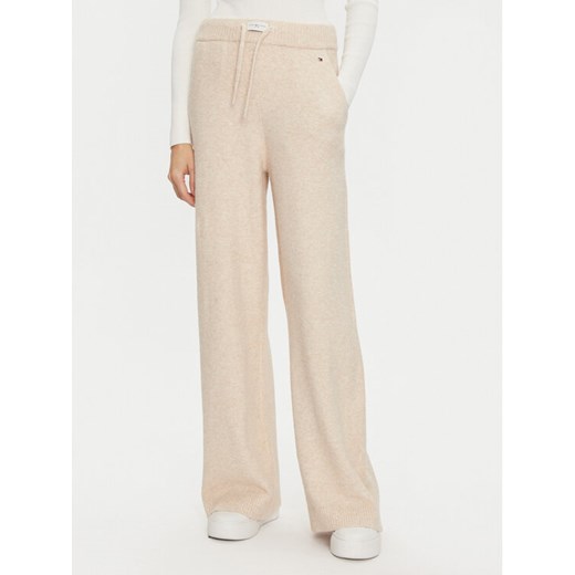 Tommy Hilfiger Spodnie dzianinowe UW0UW05523 Beżowy Relaxed Fit ze sklepu MODIVO w kategorii Spodnie damskie - zdjęcie 182707623