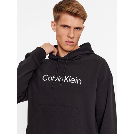 Calvin Klein Bluza Hero K10K111345 Czarny Regular Fit ze sklepu MODIVO w kategorii Bluzy męskie - zdjęcie 182708632