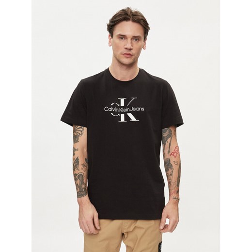 Calvin Klein Jeans T-Shirt Distrupted J30J325190 Czarny Regular Fit ze sklepu MODIVO w kategorii T-shirty męskie - zdjęcie 182708670