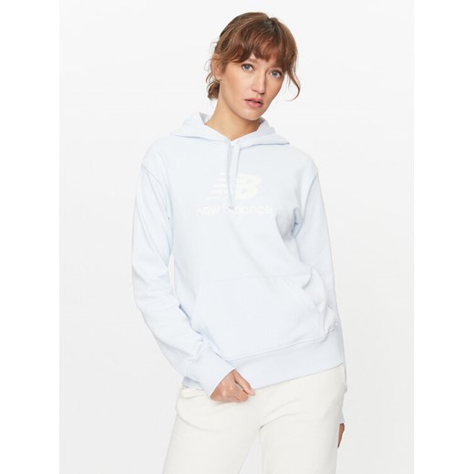 New Balance Bluza Essentials Stacked Logo Hoodie WT31533 Błękitny Regular Fit ze sklepu MODIVO w kategorii Bluzy damskie - zdjęcie 182709391