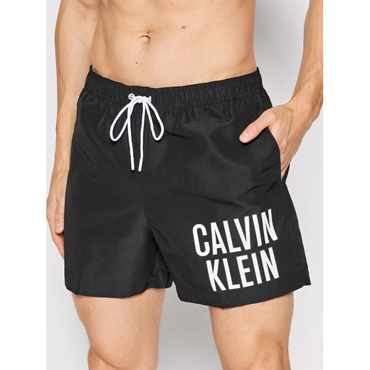 Calvin Klein Swimwear Szorty kąpielowe Medium KM0KM00739 Czarny Regular Fit ze sklepu MODIVO w kategorii Kąpielówki - zdjęcie 182709693