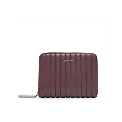 Calvin Klein Portfel damski K60K613064 Bordowy ze sklepu MODIVO w kategorii Portfele damskie - zdjęcie 182709932