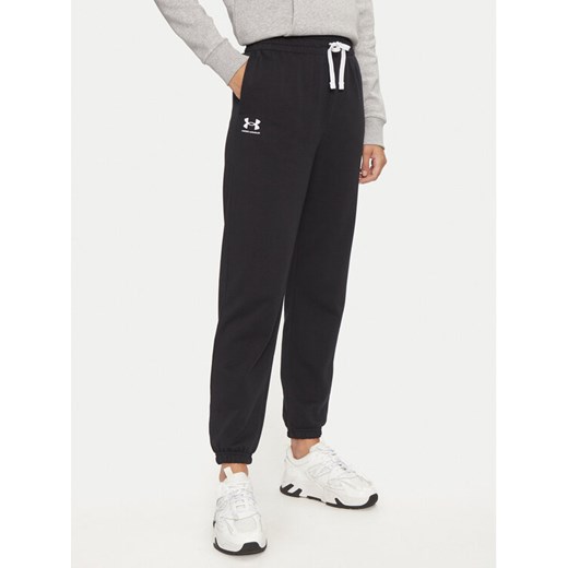 Under Armour Spodnie dresowe Ua Rival 1382735 Czarny Loose Fit ze sklepu MODIVO w kategorii Spodnie damskie - zdjęcie 182710143