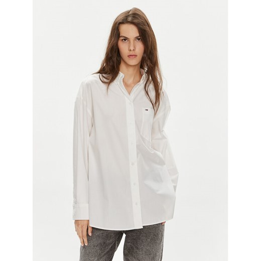 Tommy Jeans Koszula Essential DW0DW18659 Biały Oversize ze sklepu MODIVO w kategorii Koszule damskie - zdjęcie 182710983