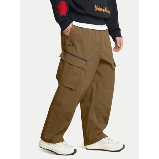 Under Armour Spodnie materiałowe Unstoppable 1388827 Brązowy Loose Fit ze sklepu MODIVO w kategorii Spodnie męskie - zdjęcie 182711171