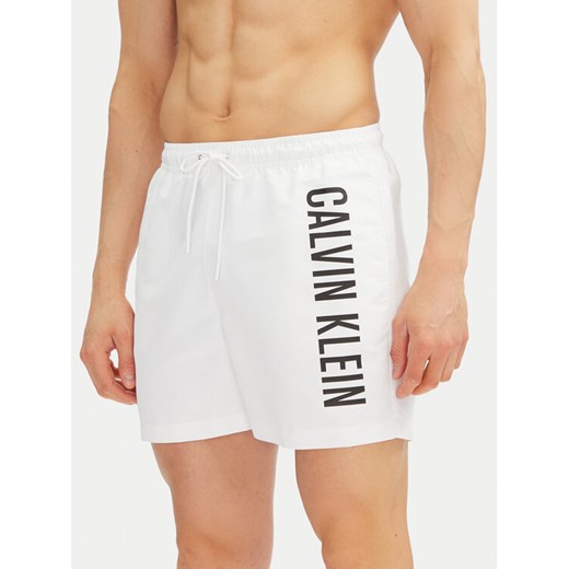 Calvin Klein Swimwear Szorty kąpielowe KM0KM01092 Biały Regular Fit ze sklepu MODIVO w kategorii Kąpielówki - zdjęcie 182711400