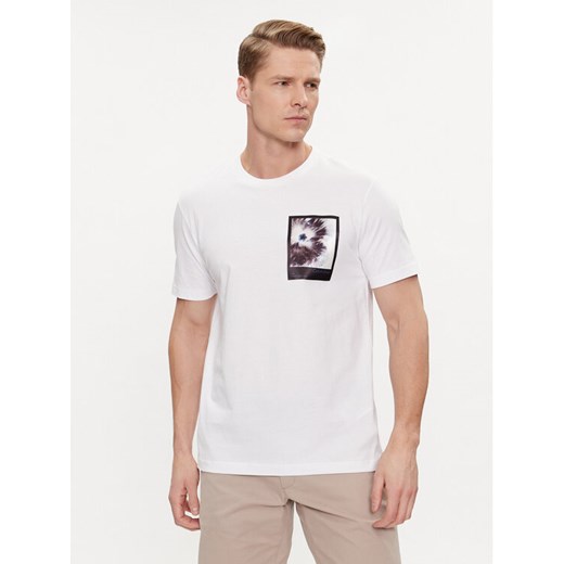 Calvin Klein T-Shirt Framed Flower Graphic K10K112492 Biały Regular Fit ze sklepu MODIVO w kategorii T-shirty męskie - zdjęcie 182711844