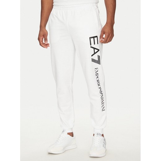 EA7 Emporio Armani Spodnie dresowe 7M000571 AF13512 M0003 Biały Regular Fit ze sklepu MODIVO w kategorii Spodnie męskie - zdjęcie 182712000