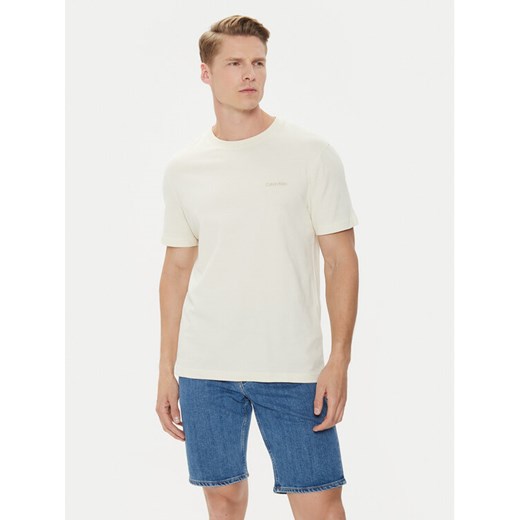 Calvin Klein T-Shirt Enlarged Back Logo K10K113106 Beżowy Regular Fit ze sklepu MODIVO w kategorii T-shirty męskie - zdjęcie 182712380