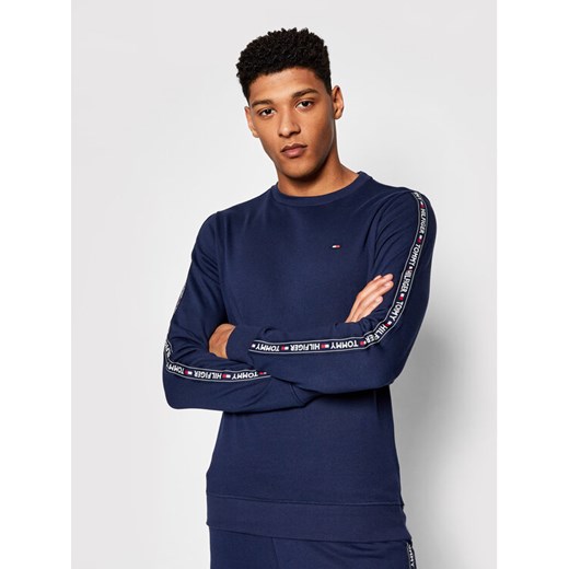 Tommy Hilfiger Bluza Track UM0UM00705 Granatowy Regular Fit ze sklepu MODIVO w kategorii Bluzy męskie - zdjęcie 182712643
