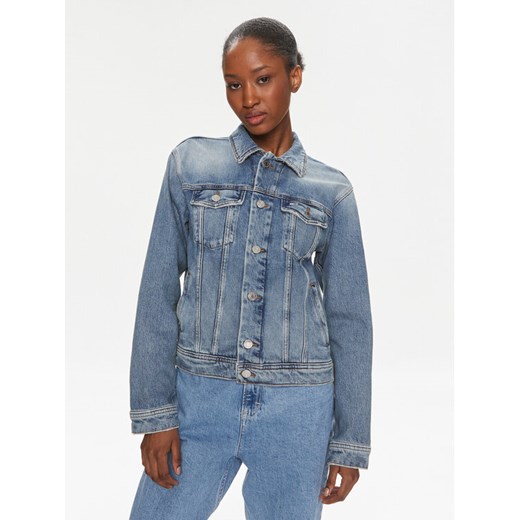 Tommy Jeans Kurtka jeansowa DW0DW16994 Niebieski Regular Fit ze sklepu MODIVO w kategorii Kurtki damskie - zdjęcie 182712844