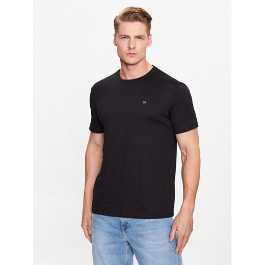 Calvin Klein T-Shirt Smooth K10K110589 Czarny Regular Fit ze sklepu MODIVO w kategorii T-shirty męskie - zdjęcie 182712923
