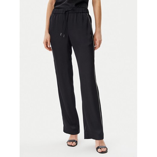Calvin Klein Spodnie materiałowe K20K208365 Czarny Regular Fit ze sklepu MODIVO w kategorii Spodnie damskie - zdjęcie 182713944