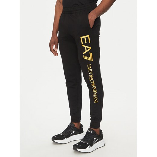 EA7 Emporio Armani Spodnie dresowe 7M000571 AF13512 MC004 Czarny Regular Fit ze sklepu MODIVO w kategorii Spodnie męskie - zdjęcie 182714191