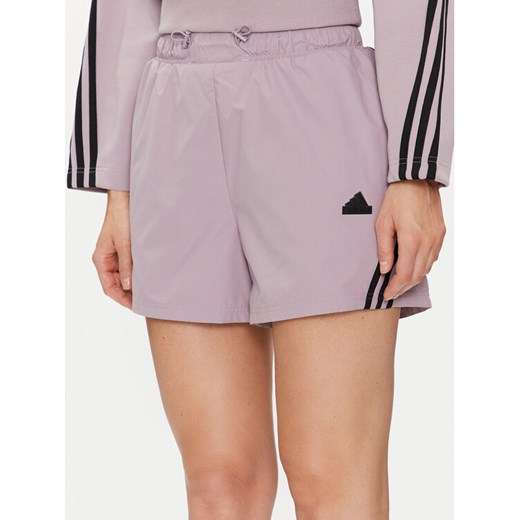 adidas Szorty sportowe Future Icons 3-Stripes IS3615 Fioletowy Relaxed Fit ze sklepu MODIVO w kategorii Szorty - zdjęcie 182715042