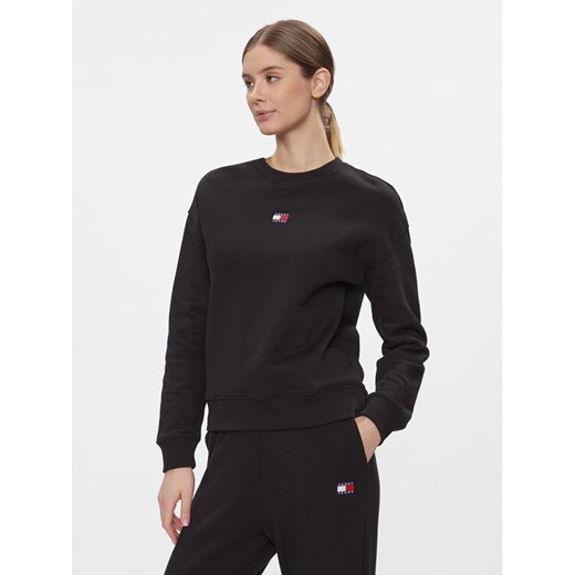 Tommy Jeans Bluza Badge DW0DW17325 Czarny Relaxed Fit ze sklepu MODIVO w kategorii Bluzy damskie - zdjęcie 182715064