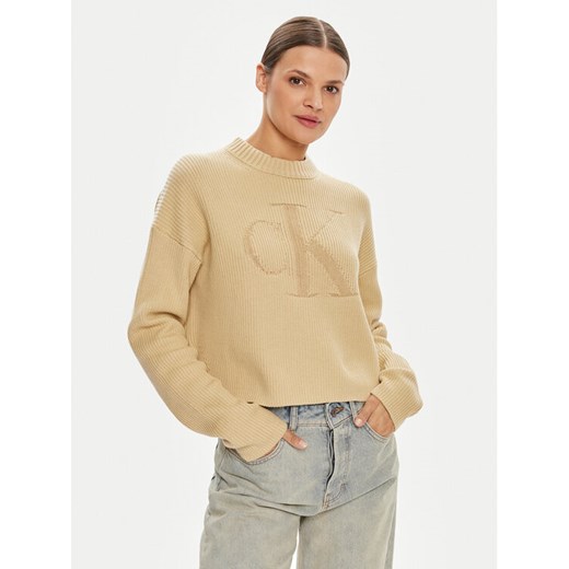 Calvin Klein Jeans Sweter Logo Intarsia J20J223615 Beżowy Relaxed Fit ze sklepu MODIVO w kategorii Swetry damskie - zdjęcie 182715452