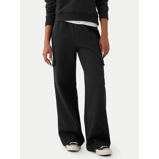Gap Spodnie dresowe 523564-01 Czarny Relaxed Fit ze sklepu MODIVO w kategorii Spodnie damskie - zdjęcie 182716523
