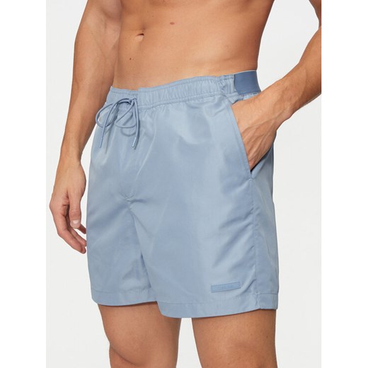Calvin Klein Swimwear Szorty kąpielowe KM0KM01082 Niebieski Regular Fit ze sklepu MODIVO w kategorii Kąpielówki - zdjęcie 182719214