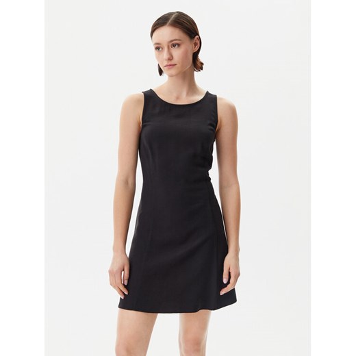 Calvin Klein Jeans Sukienka codzienna J20J225268 Czarny Regular Fit ze sklepu MODIVO w kategorii Sukienki - zdjęcie 182720043