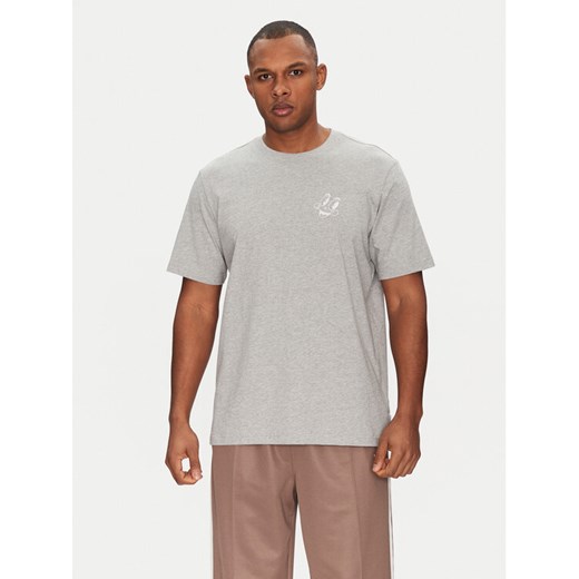 adidas T-Shirt JN7031 Szary Loose Fit ze sklepu MODIVO w kategorii T-shirty męskie - zdjęcie 182720494