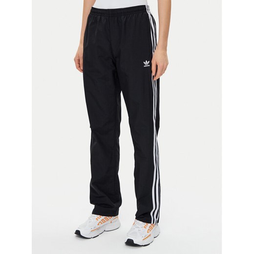adidas Spodnie dresowe Woven JD5335 Czarny Loose Fit ze sklepu MODIVO w kategorii Spodnie damskie - zdjęcie 182720724