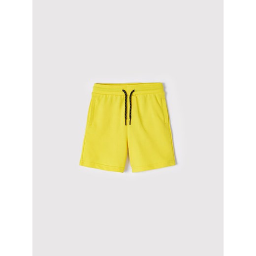 Mayoral Szorty sportowe 611 Żółty Regular Fit ze sklepu MODIVO w kategorii Spodenki chłopięce - zdjęcie 182720992