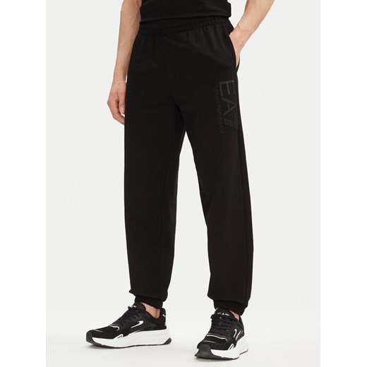 EA7 Emporio Armani Spodnie dresowe 7M000233 AF13512 UC001 Czarny Regular Fit ze sklepu MODIVO w kategorii Spodnie męskie - zdjęcie 182721214