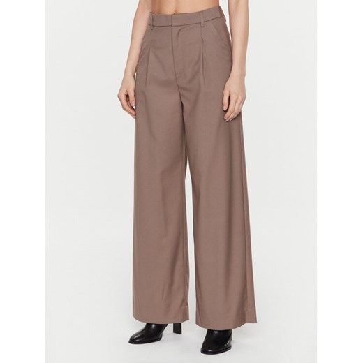 Gestuz Spodnie materiałowe Paula 10905912 Brązowy Relaxed Fit ze sklepu MODIVO w kategorii Spodnie damskie - zdjęcie 182721770