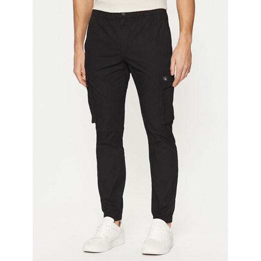 Calvin Klein Jeans Joggery J30J327614 Czarny Skinny Fit ze sklepu MODIVO w kategorii Spodnie męskie - zdjęcie 182721793