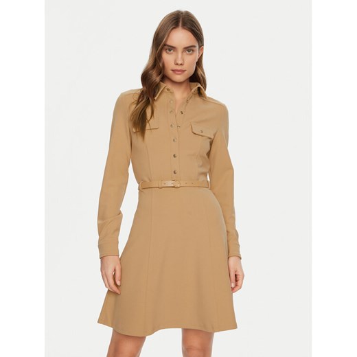Guess Sukienka codzienna W5RK93 KCBO2 Beżowy Regular Fit ze sklepu MODIVO w kategorii Sukienki - zdjęcie 182721830