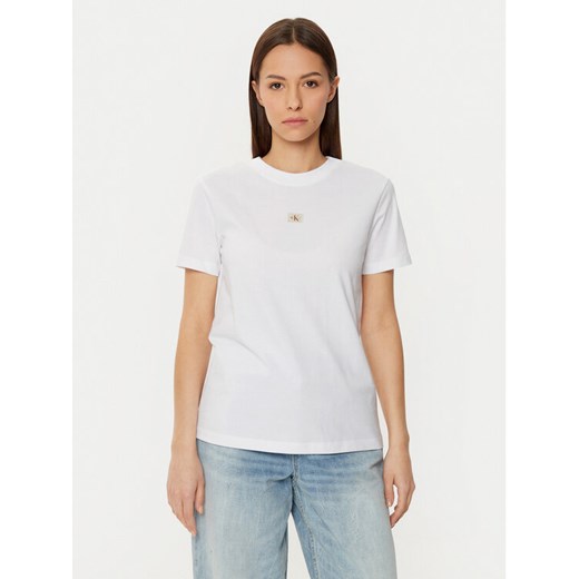 Calvin Klein Jeans T-Shirt J20J225084 Biały Regular Fit ze sklepu MODIVO w kategorii Bluzki damskie - zdjęcie 182724664