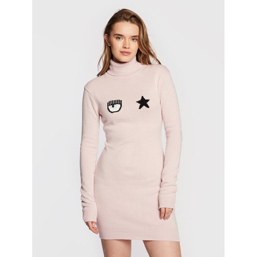 Chiara Ferragni Sukienka dzianinowa 73CBOM22 Różowy Slim Fit ze sklepu MODIVO w kategorii Sukienki - zdjęcie 182724871