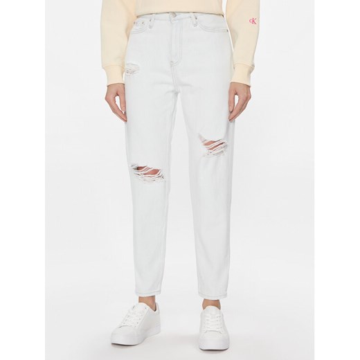 Calvin Klein Jeans Jeansy Mom Jean J20J222147 Niebieski Mom Fit ze sklepu MODIVO w kategorii Jeansy damskie - zdjęcie 182725193