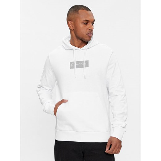 Calvin Klein Bluza Raised K10K112250 Biały Regular Fit ze sklepu MODIVO w kategorii Bluzy męskie - zdjęcie 182726300