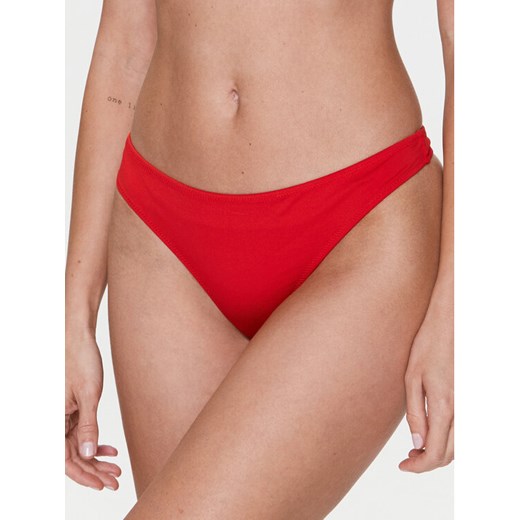 Calvin Klein Swimwear Dół od bikini KW0KW02064 Czerwony ze sklepu MODIVO w kategorii Stroje kąpielowe - zdjęcie 182726433